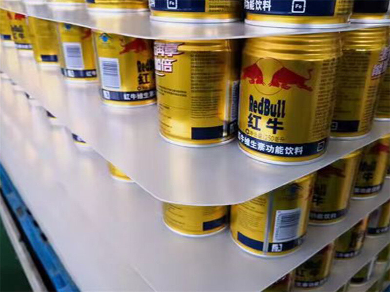 прокладки между слоями из сотового пластика