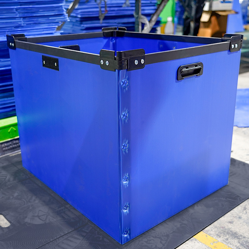 5 способов улучшить упаковку: коробка из сотового пластика