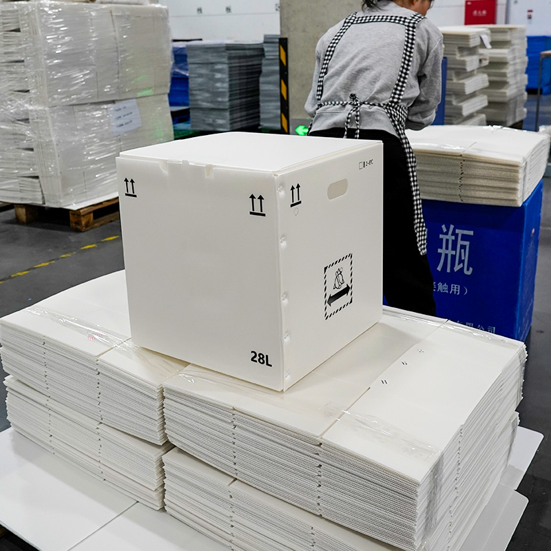 Короб из гофропластика для хранения продукции на складе