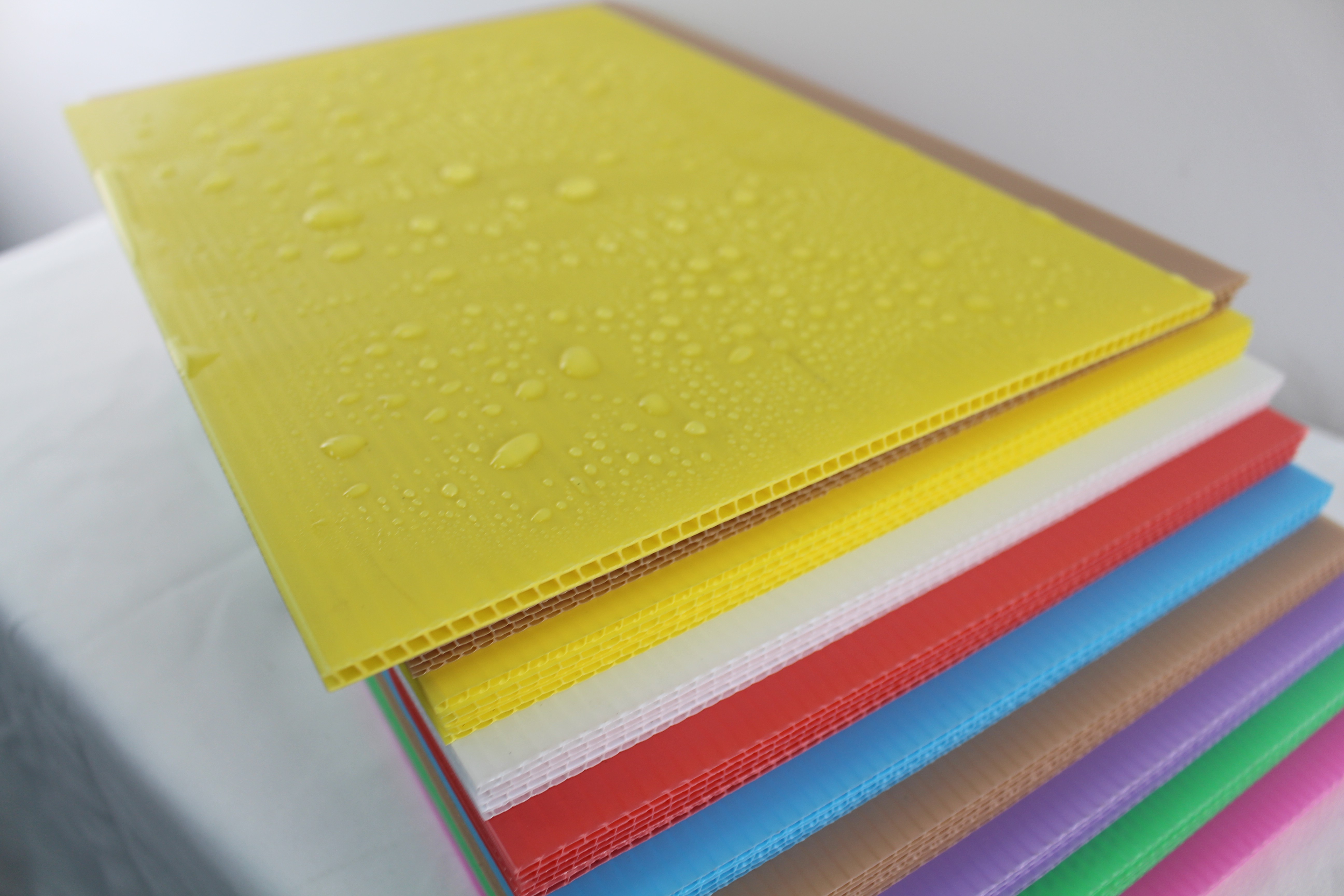 Гофрированный лист PP теряет жёсткость при минусовых температурах — миф или подтверждённый факт?