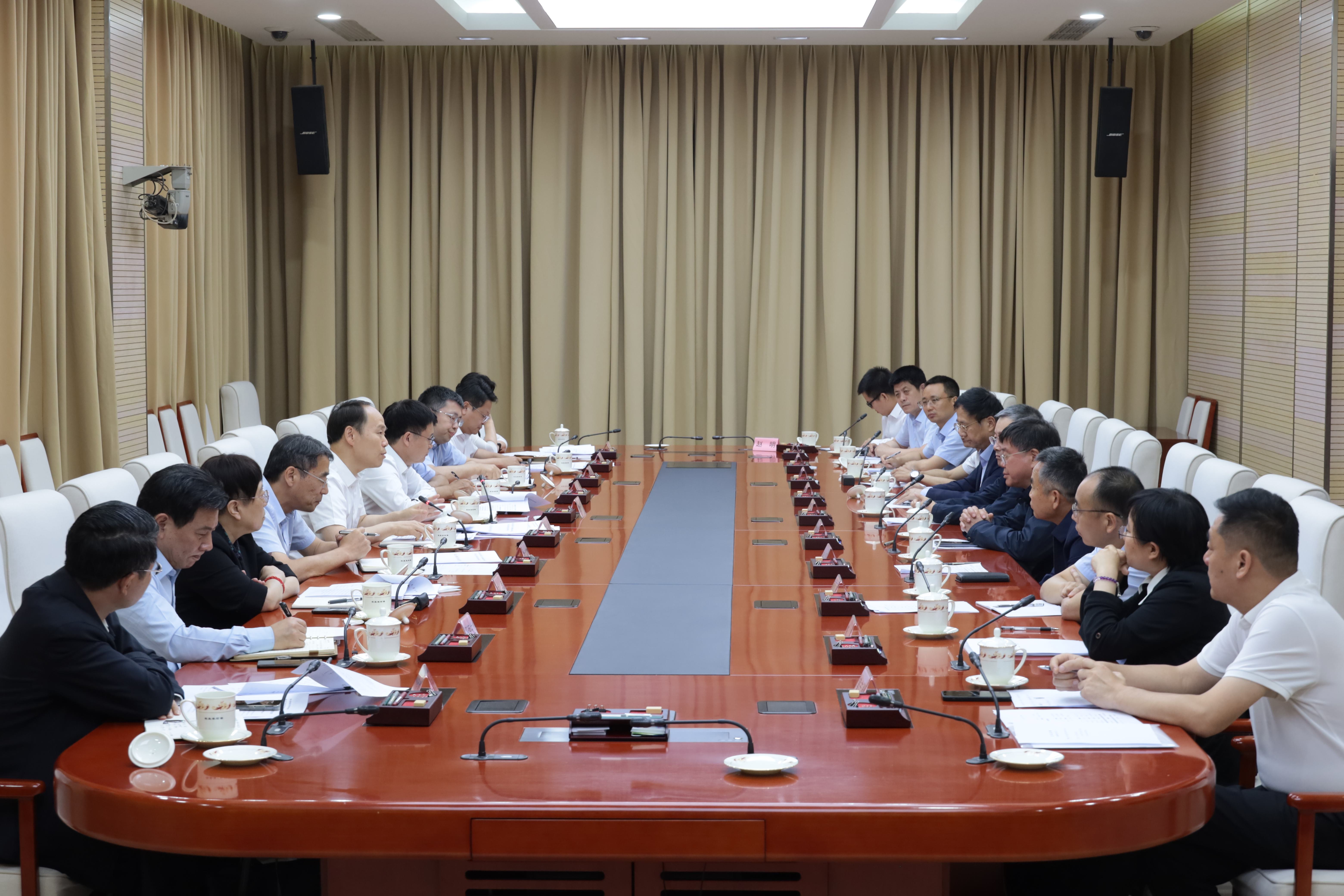 The Ministry of Agriculture and Rural Development held a symposium to study and plan the development of aquatic seed industry in the 
