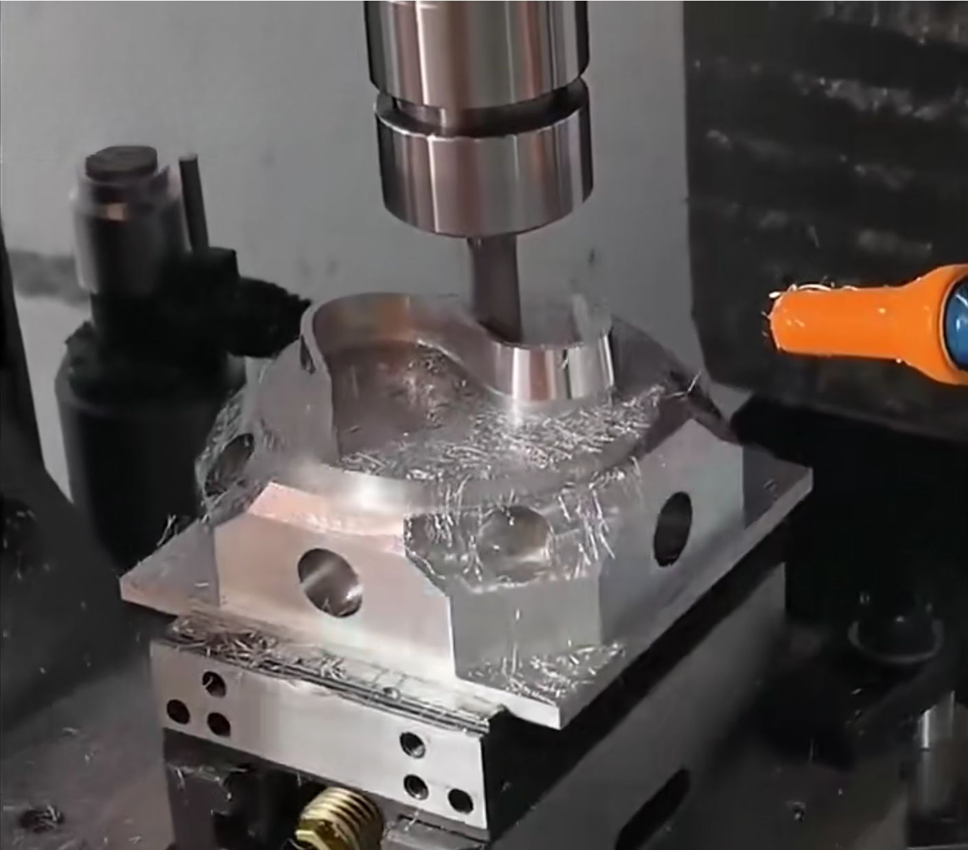 осевой поворотный привод