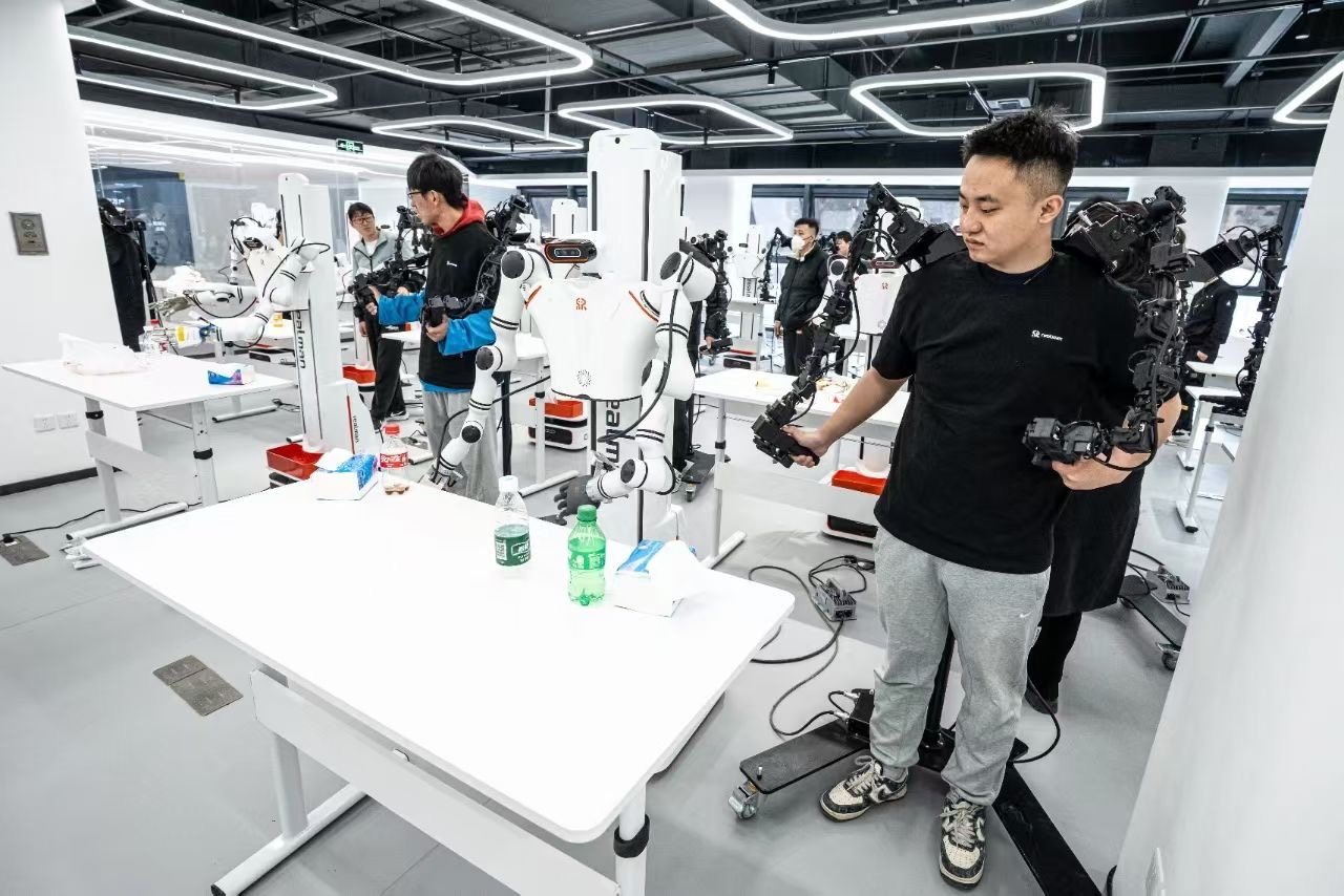 гармоническая приводная система для верхней части тела человекоподобного робота