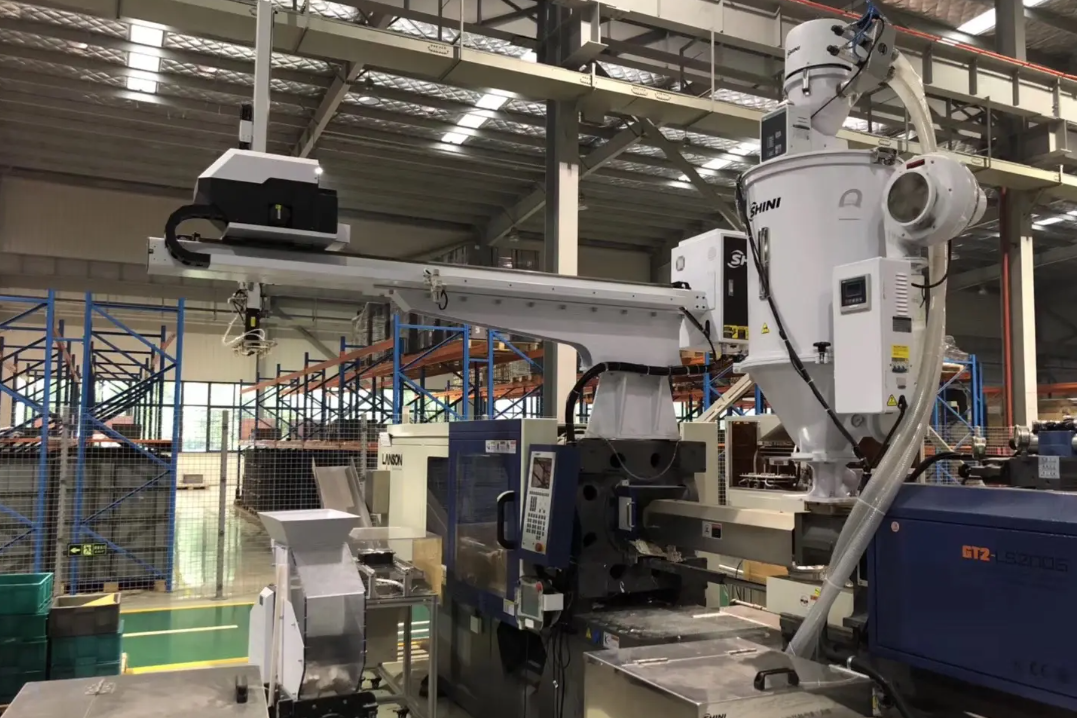 How Canroon Frequency Converters Improve Plastic Packaging Efficiency