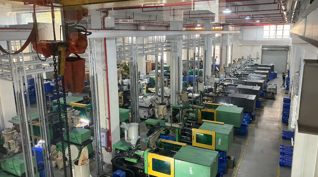 Application of frequency converter in plastic machinery