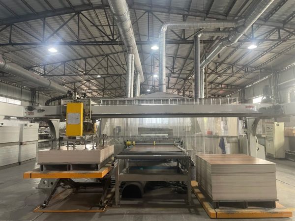 广东这家SPC锁扣地板工厂真卷_3_SPC石晶地板墙板厂家_来自小红书网页版