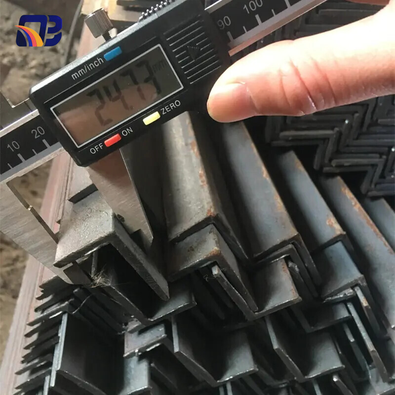 Уголок стальной неравнополочный