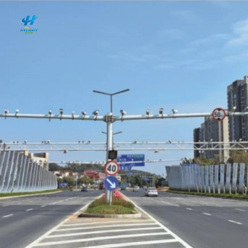Poste luminoso especial de advertencia de tráfico en intersección