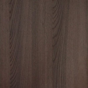 The reflection of the pool and the scenery of the mountains