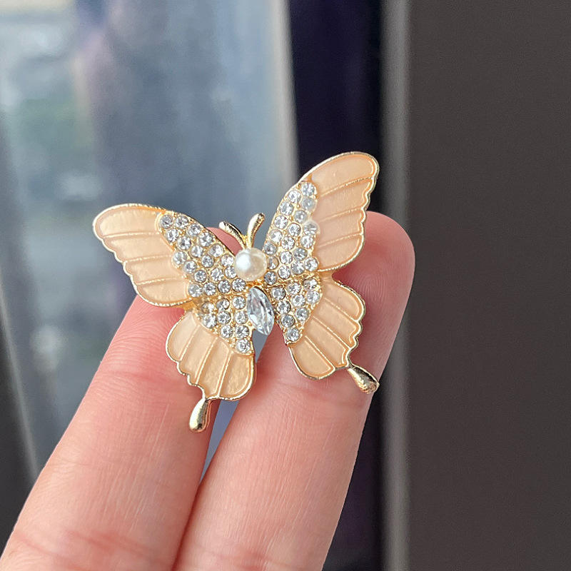 Diamond Studded Pearls Butterfly Brooch Pin Female Delicate Temperament Luxury Elegant Brooches Minimalist Premium Accessories