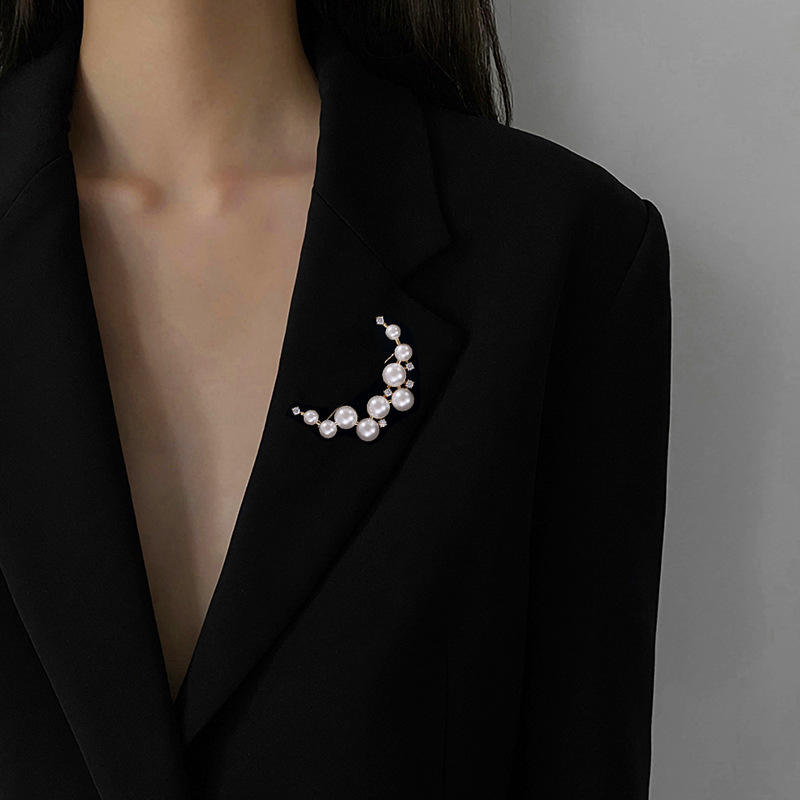 Pearl Brooch Pins Crystal Rhinestone Moon Lapel Pin Clothes Accessories Gifts Holiday Jewelry Wedding Party for Women Girls