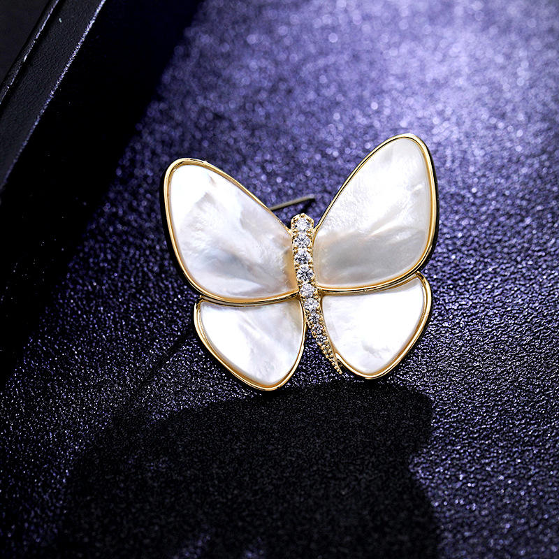 Korean Fashion Diamond Pearl Series Brooch Men's Women's Butterfly Flower Shape for Weddings Alloy Material