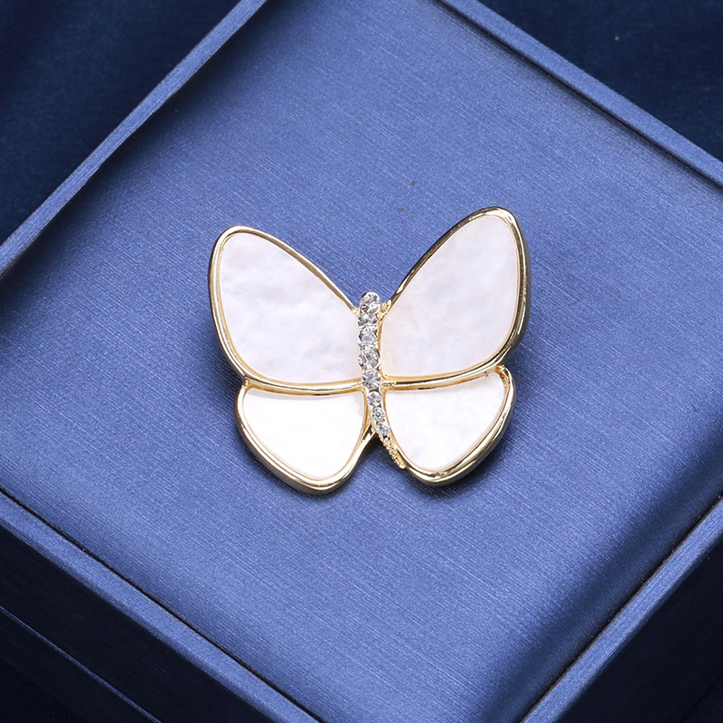 Korean Fashion Diamond Pearl Series Brooch Men's Women's Butterfly Flower Shape for Weddings Alloy Material