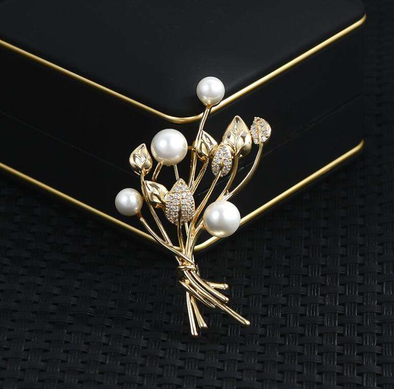 High-End Women's Niche Brooch Crystal and Rhinestone Ornament with Temperament for Engagement Fixed Clothes and Suit Pin