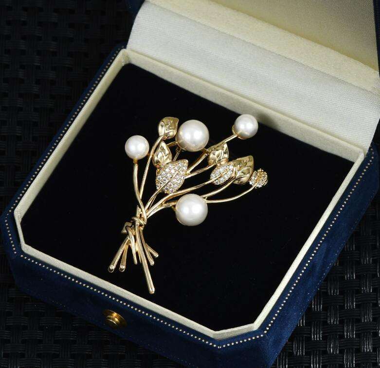 High-End Women's Niche Brooch Crystal and Rhinestone Ornament with Temperament for Engagement Fixed Clothes and Suit Pin