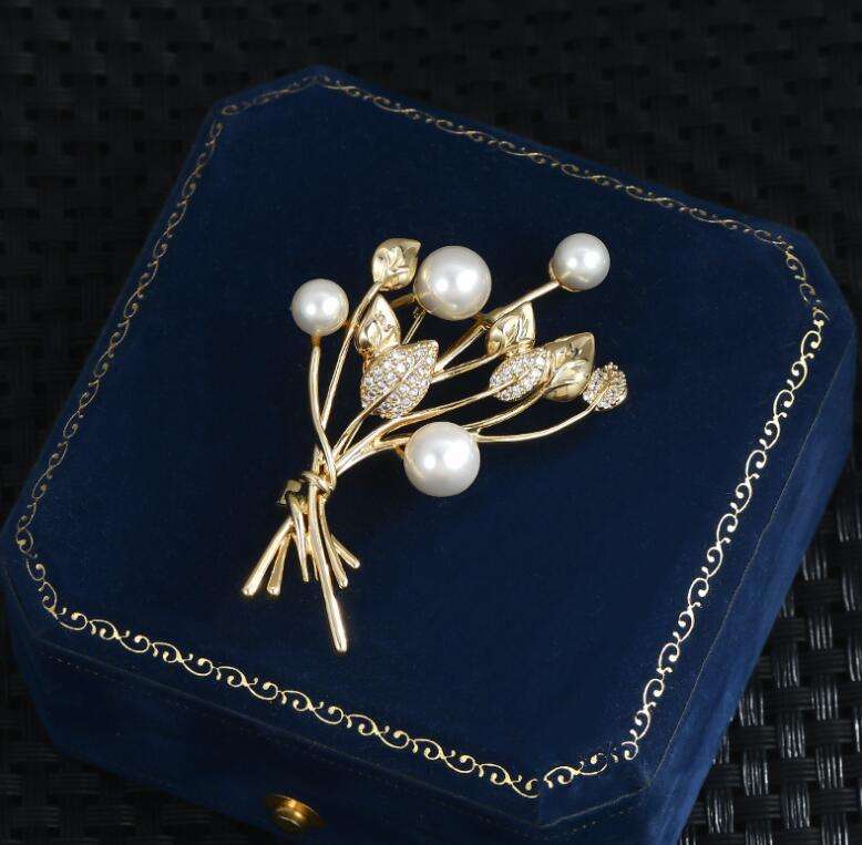 High-End Women's Niche Brooch Crystal and Rhinestone Ornament with Temperament for Engagement Fixed Clothes and Suit Pin