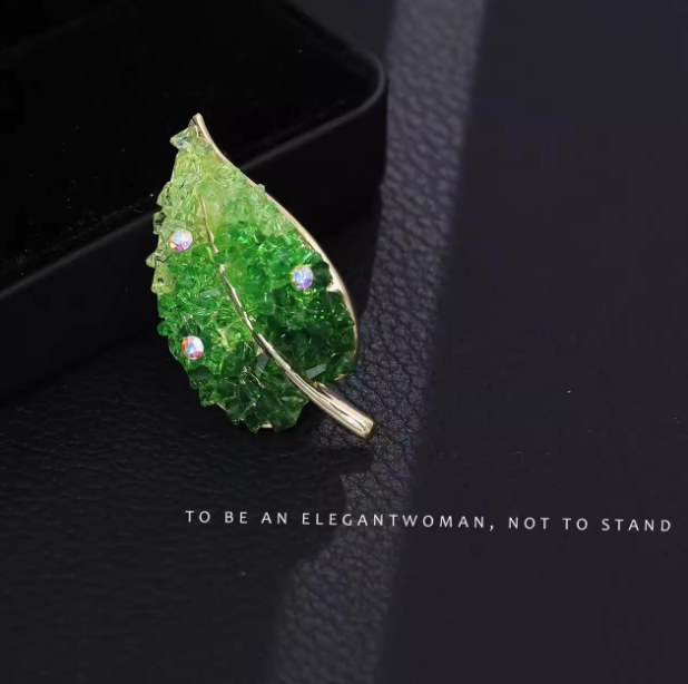 Super Beautiful Gradient Crystal Green Leaf Brooch High-end Delicate Fashion Corsage Pin Accessory Women