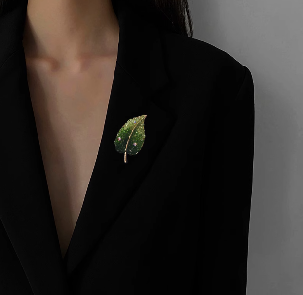 Super Beautiful Gradient Crystal Green Leaf Brooch High-end Delicate Fashion Corsage Pin Accessory Women