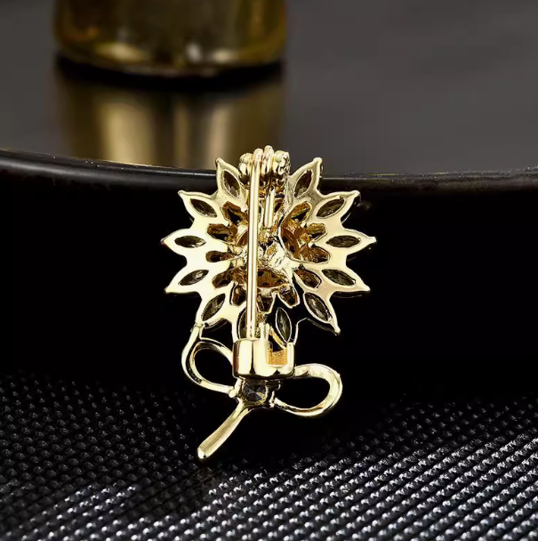 Summer pastoral style, sunshine, small fresh sunflower brooch, high-end small yellow flower corsage