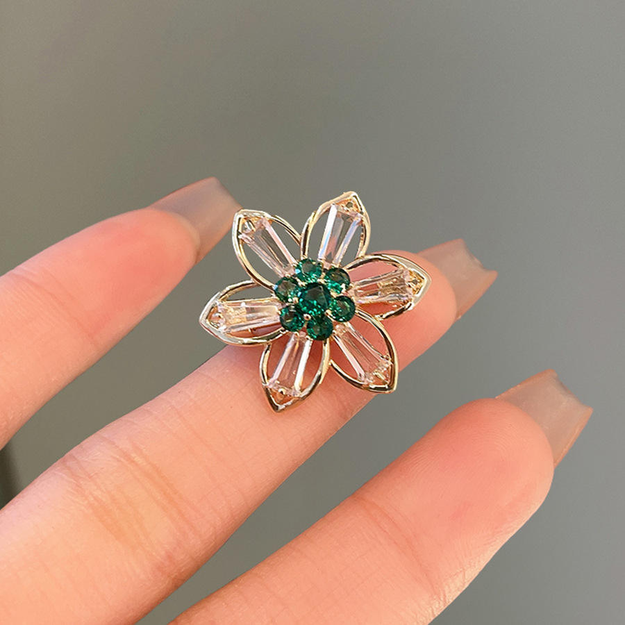 Exquisite Anti-Light Buckle High-Level Female Crystal Brooch Hollow-Out Floret Design Alloy Pearl Pin Accessories for Fixing