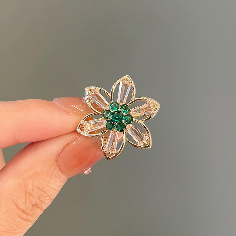 Exquisite Anti-Light Buckle High-Level Female Crystal Brooch Hollow-Out Floret Design Alloy Pearl Pin Accessories for Fixing