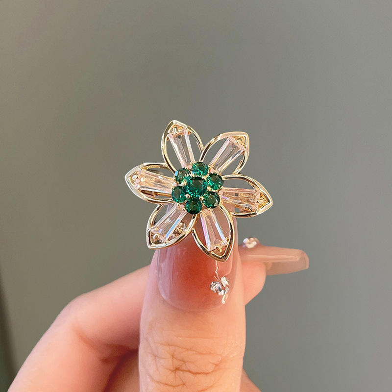 Exquisite Anti-Light Buckle High-Level Female Crystal Brooch Hollow-Out Floret Design Alloy Pearl Pin Accessories for Fixing