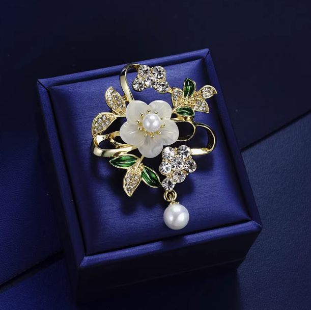 Luxury Designer Cubic Zirconia Brooch Alloy Pearl Flower Brooch with Shell Zircon for Women's Party Wedding Gift