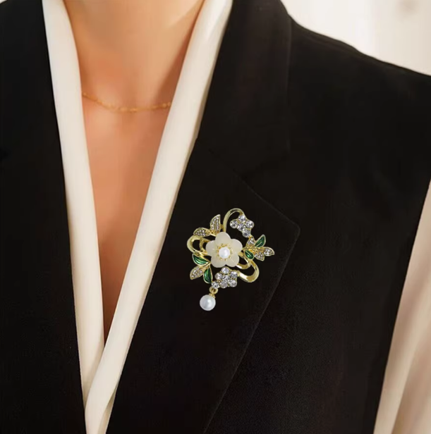 Luxury Designer Cubic Zirconia Brooch Alloy Pearl Flower Brooch with Shell Zircon for Women's Party Wedding Gift