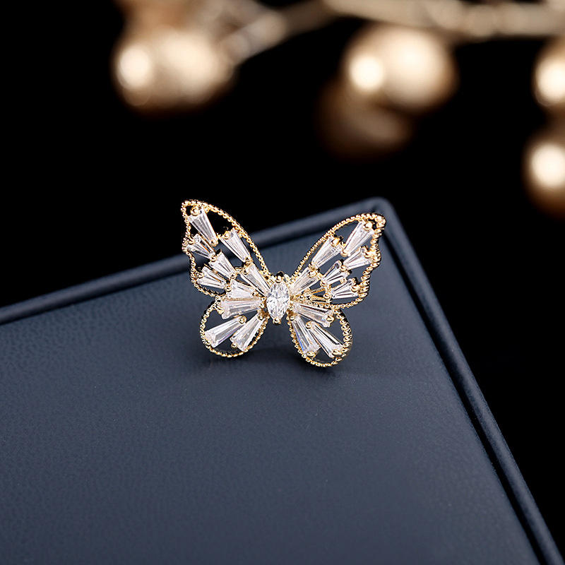 Lovely Butterfly Copper Micro Cubic Zirconia Brooch Personality Collar Pin Suit Coat Accessories New Year Gift Wholesale