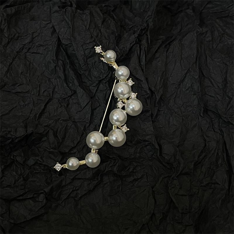 Pearl Brooch Pins Crystal Rhinestone Moon Lapel Pin Clothes Accessories Gifts Holiday Jewelry Wedding Party for Women Girls