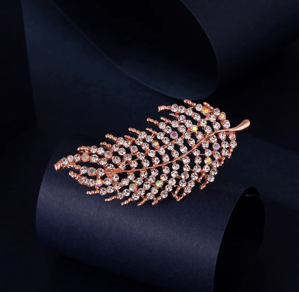 Fashion Pearl Rhinestone Feather Leaf Brooch for Women and Men Suit Neckline Plant Pin Crystal Jewelry Clothes Accessories Gifts