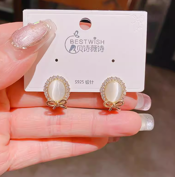 Gentle, simple, delicate, inlaid with opal, romantic temperament, stud earrings, earrings, female