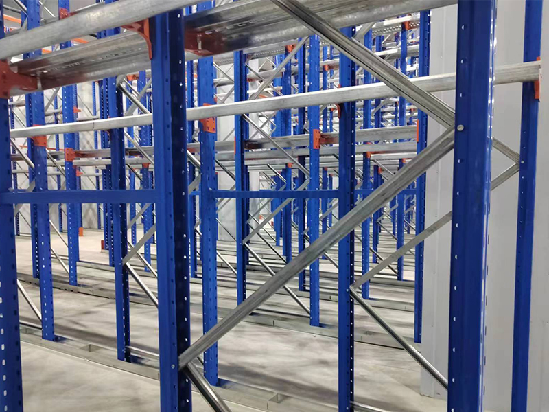 Un cliente filipino compró una estantería