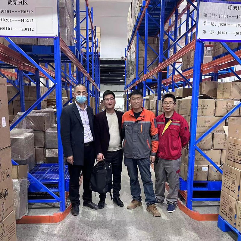 Proyecto de estantería para pasillos estrechos