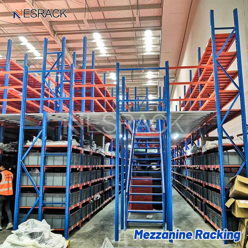 Estantería del desván