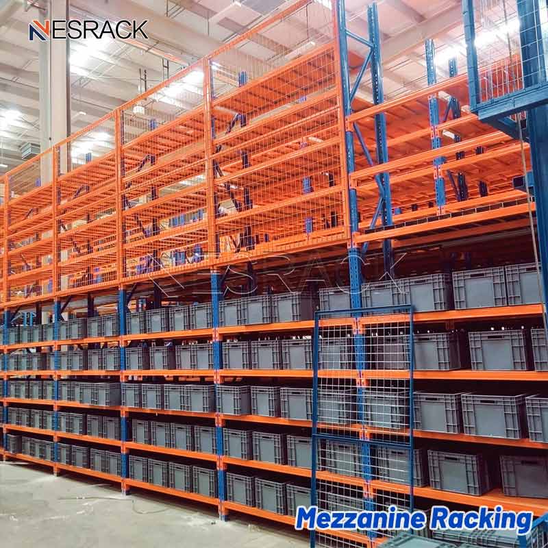 Estantería del desván