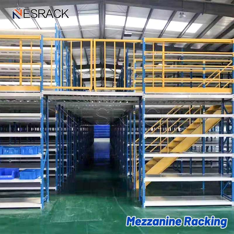 Estantería del desván