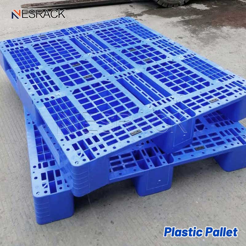 Пластиковый лоток