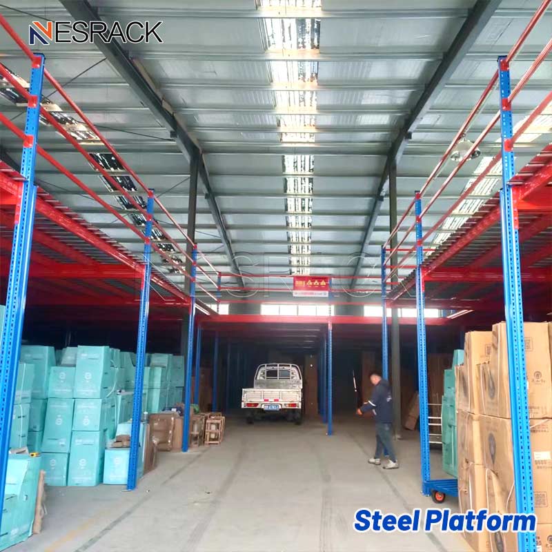 Мезонин и стальная платформа