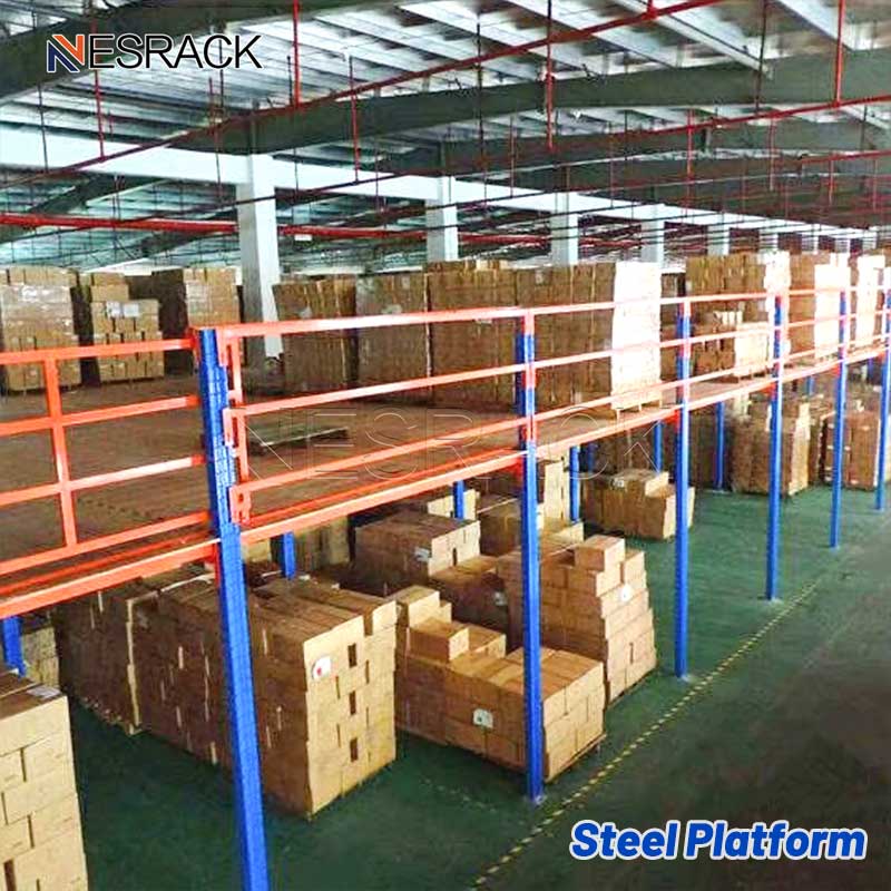 Мезонин и стальная платформа