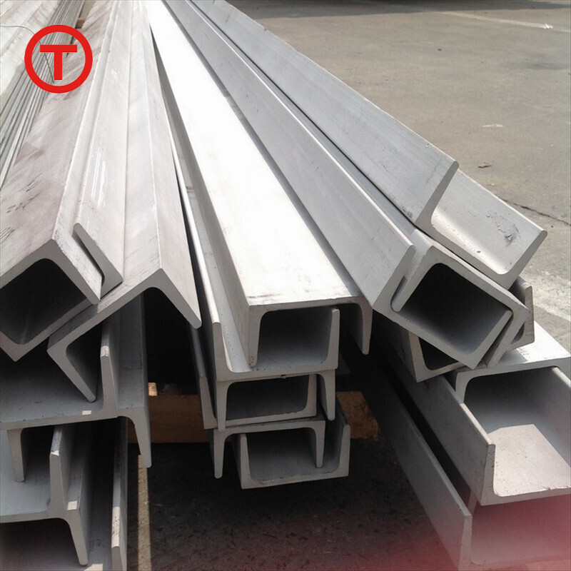 Стальной швеллер