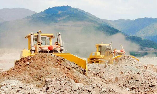 Shantui sd60-c5 high-horsepower bulldozers boost mining in yunnan