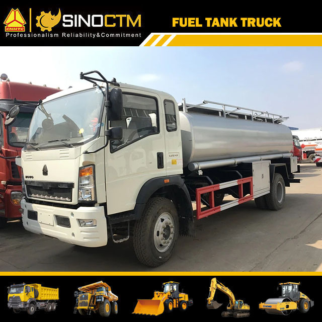 SINOTRUK HOWO 4X2 Light Fuel Tank Truck 7cbm