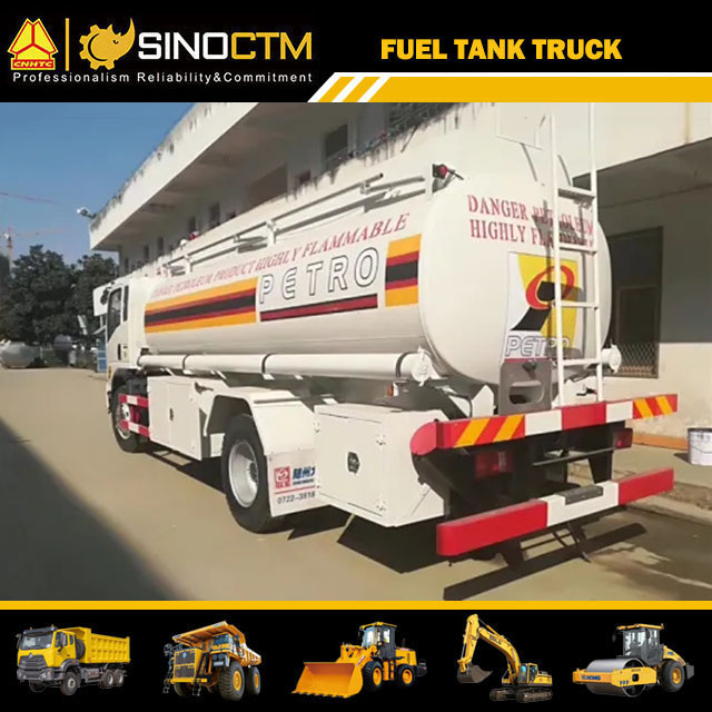 SINOTRUK HOWO 4X2 Fuel Tank Light Truck 9cbm Price