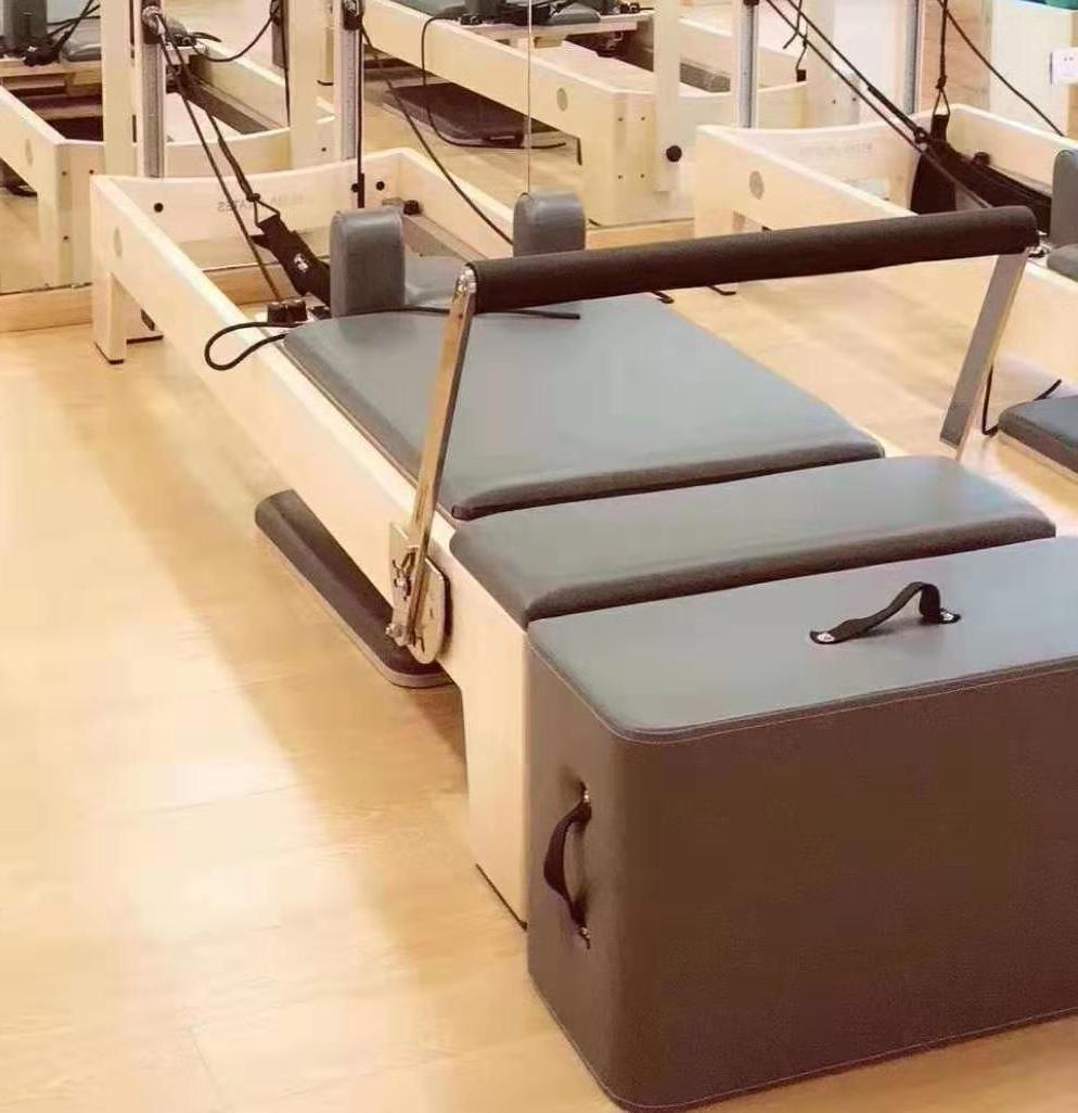 Reformer de Pilates versión australiana (madera de arce blanco)