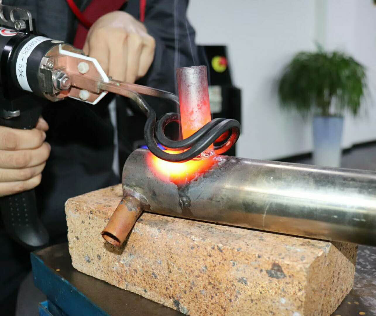 Soluções de Aquecimento por Indução da Canroon para Soldagem e Brasagem