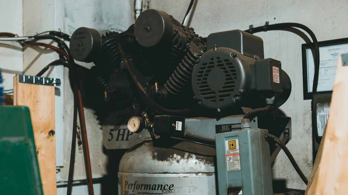 Como o inversor de frequência CV900N melhora o desempenho do compressor