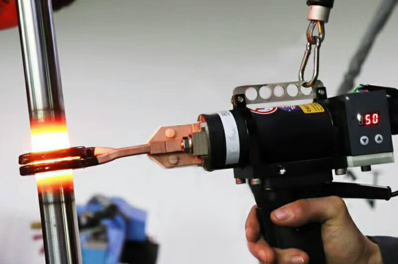 Como Usar a Máquina de Aquecimento por Indução da Canroon para Tratamento Térmico de Metais