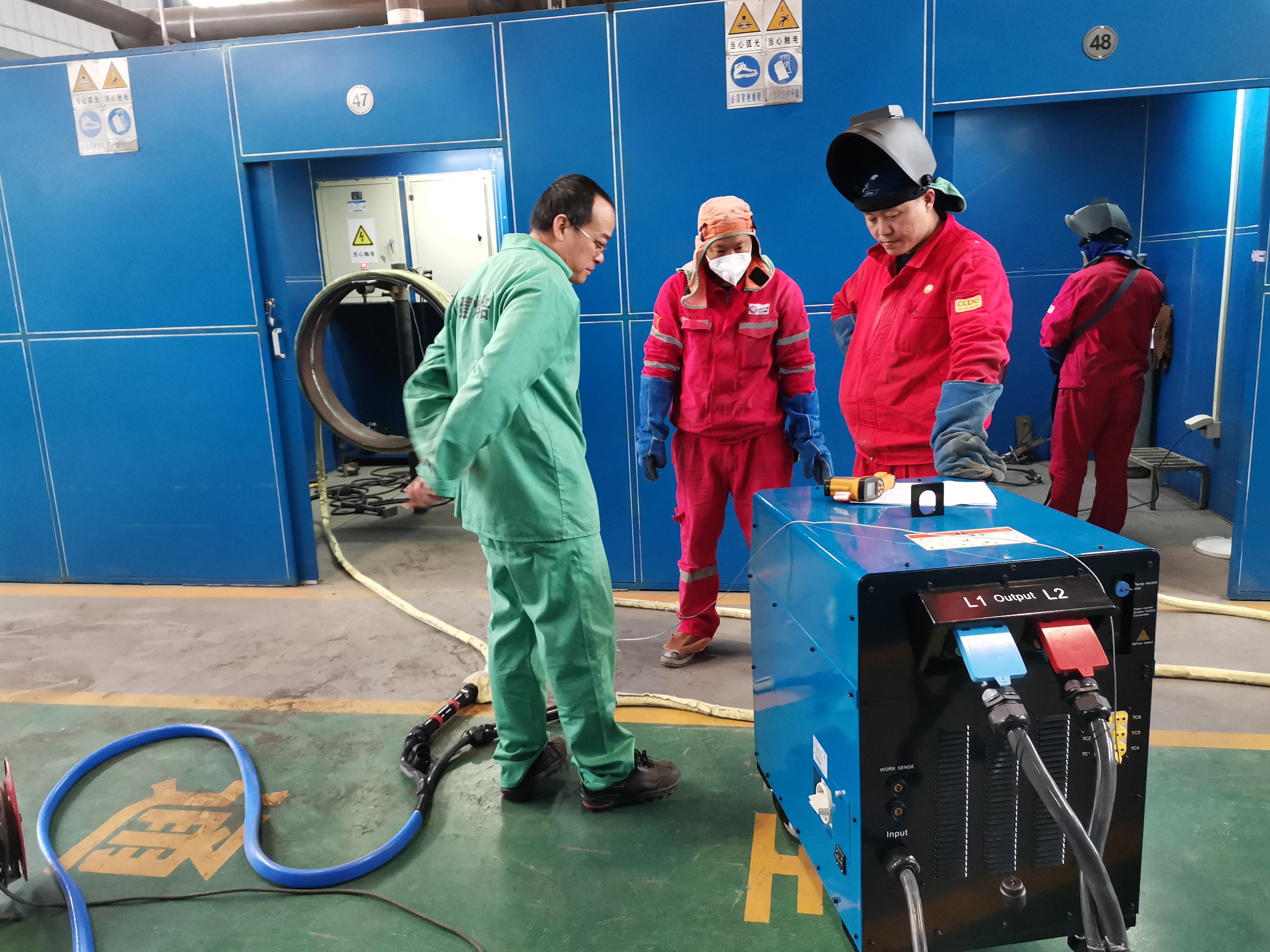 Como o Alívio de Tensão por Indução Melhora a Qualidade da Soldagem