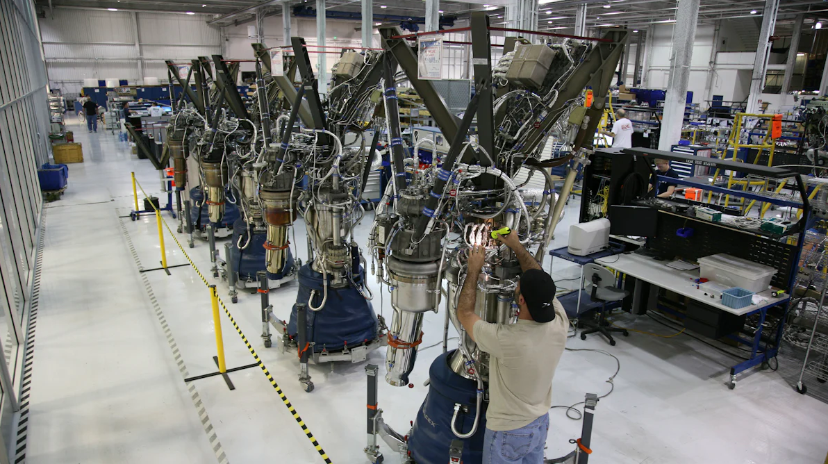 Como os Inversores de Frequência Permitem a Operação Reversa para Controle de Motores